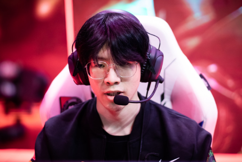 LPL 精彩瞬间： Flandre Sett悠闲地偷走了 Dragon 一拳！
