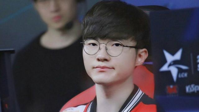 ZywOo 发布了自己的游戏鼠标